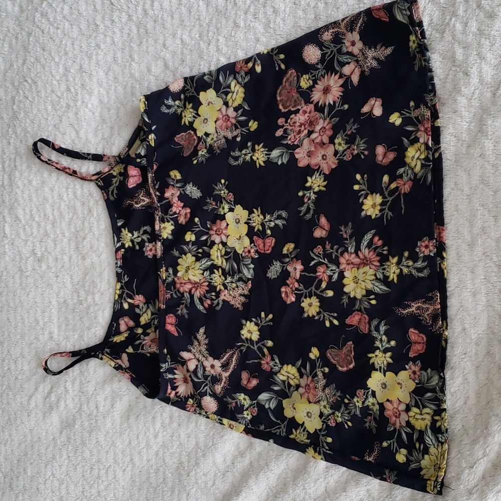 🖤 3/$15 Butterfly Top, Size Small - Picture 9 of 9